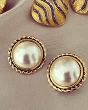 Load image into Gallery viewer, PEARL BUTTON Earrings